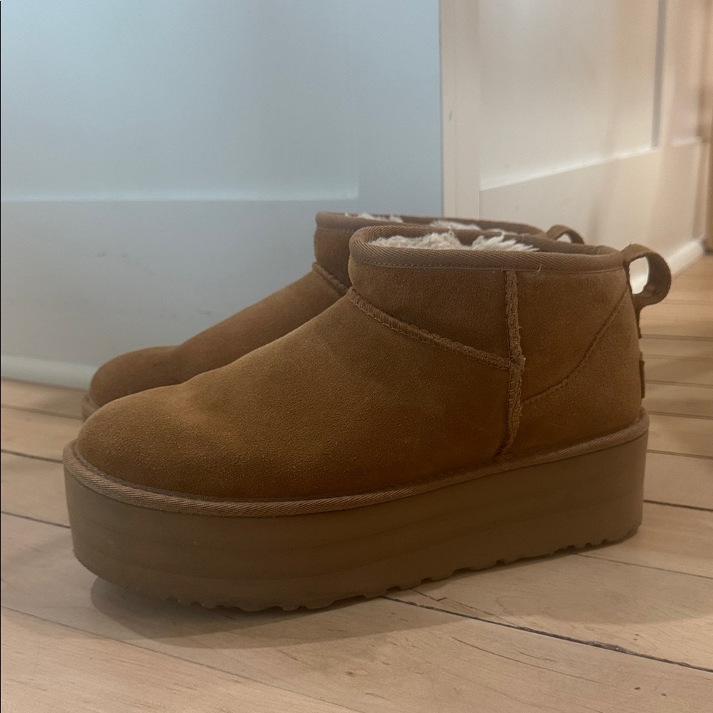 UGG Ultra Mini Platform Boot in Chestnut Women’s size 10